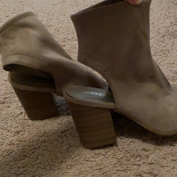 Ankle booties - Picture 2 of 3